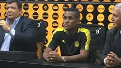 Fidel Martínez durante su presentación con Peñarol.