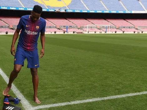 Yerry Mina se presentó descalzo en el Camp Nou
