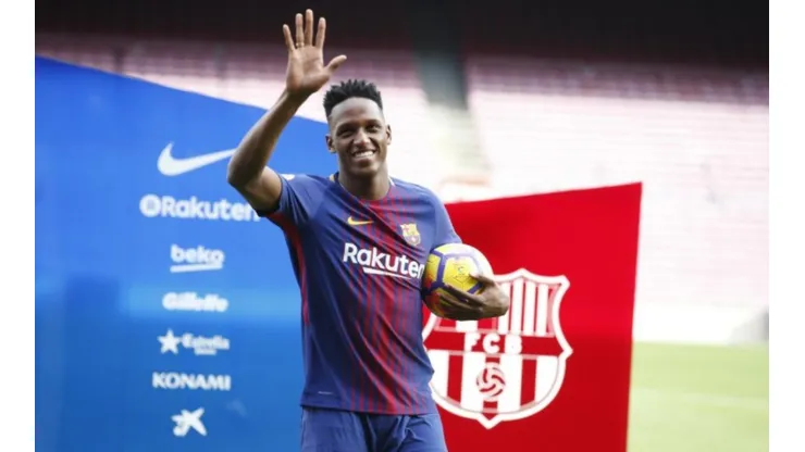 CERO NERVIOS. El colombiano se disfrutó de principio a fin su presentación y deleitó a la tribuna con su baile (FOTO: Twitter oficial FC Barcelona)
