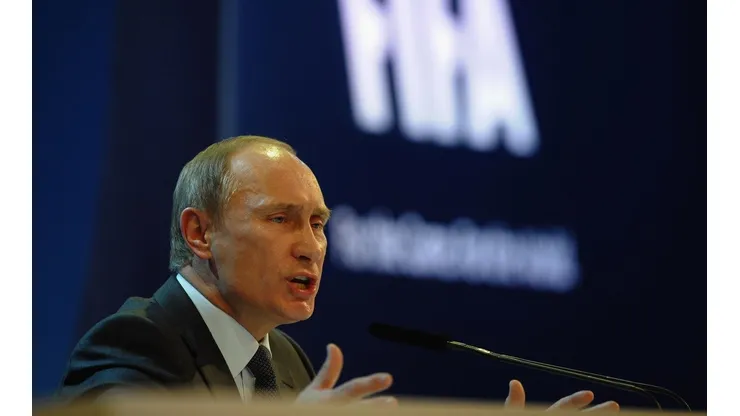 ANTE LA FIFA. Vladimir Putin en una conferencia de prensa ante las autoridades de la FIFA (Foto: Getty).