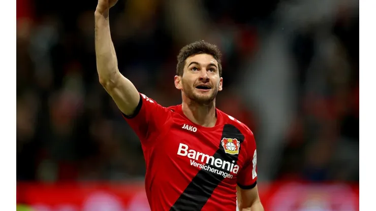 Lucas Alario celebra un tanto en Alemania.