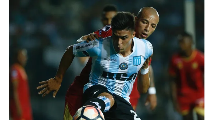 Brian Fernández con la camiseta de Racing.