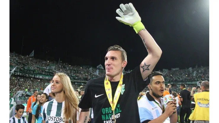 ÍDOLO. Franco Armani durante los festejos de la Liga Águila II 2015 (Foto: Getty).