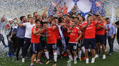 Los jugadores de Independiente festejando la Sudamericana.