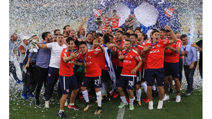 Los jugadores de Independiente festejando la Sudamericana.