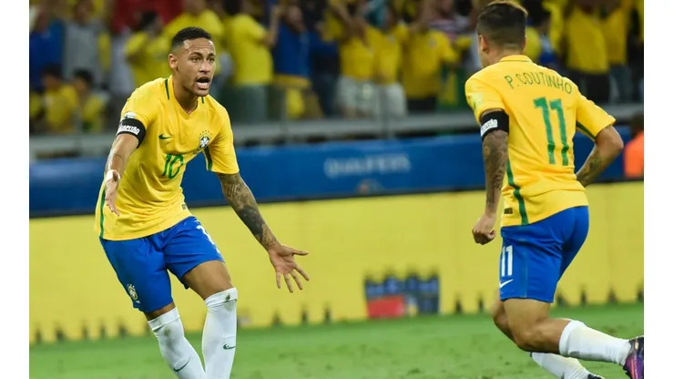 Neymar y Coutinho, juntos en el verde césped.