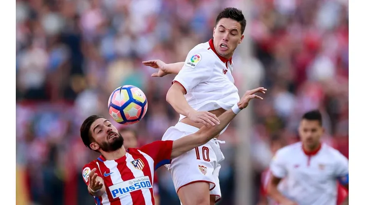 Samir Narsi con la camiseta del Sevilla español.
