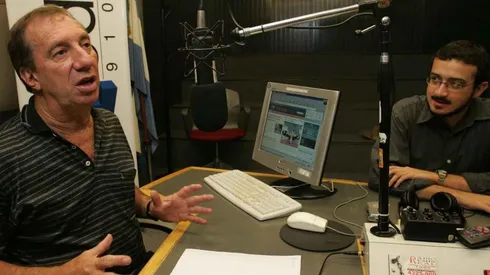 Bilardo al frente de su programa radial.