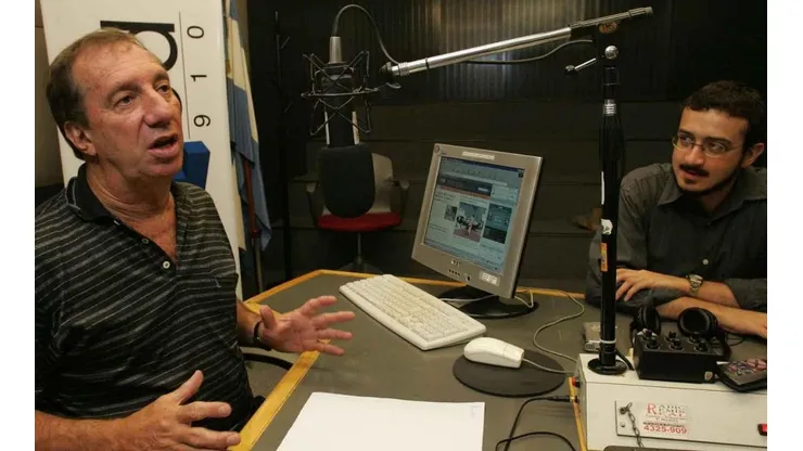 Bilardo al frente de su programa radial.