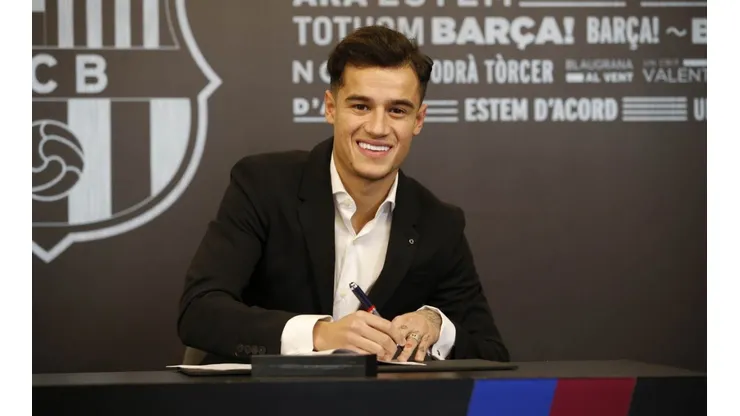 ¡BIENVENIDO! En el #CoutinhoDay, Barcelona informó que el jugador está lesionado. Igualmente firmó su contrato.