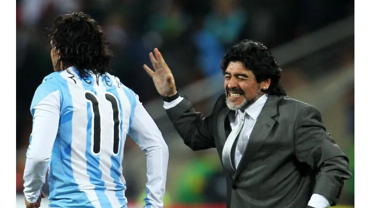 MI POLLO. Diego y Carlitos en el partido ante México por el Mundial de Sudáfrica 2010.