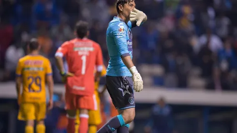 ¿DEBUT Y DESPEDIDA? Moisés Muñoz podría haber jugado su último partido como titular (Foto: Mexsport).