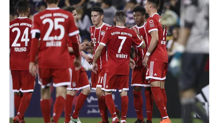 James Rodríguez defendiendo la piel del Bayern.
