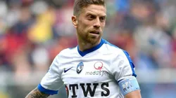 EL LOCO DE LAS CINTAS. El "Papu" Gómez siempre sorprende con un nuevo brazalete de capitán.