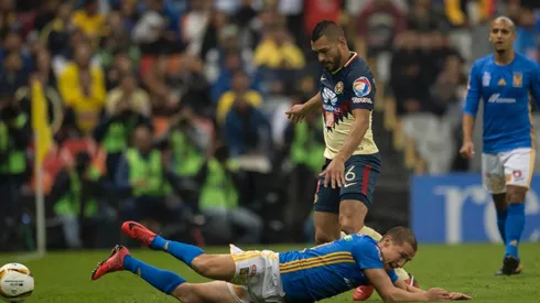 Miguel Samudio con la piel de América.