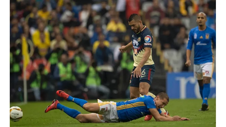 Miguel Samudio con la piel de América.