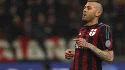 Ménez defendiendo la camiseta del Milan.