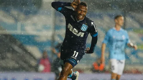 Ibargüen celebra un tanto en Racing.