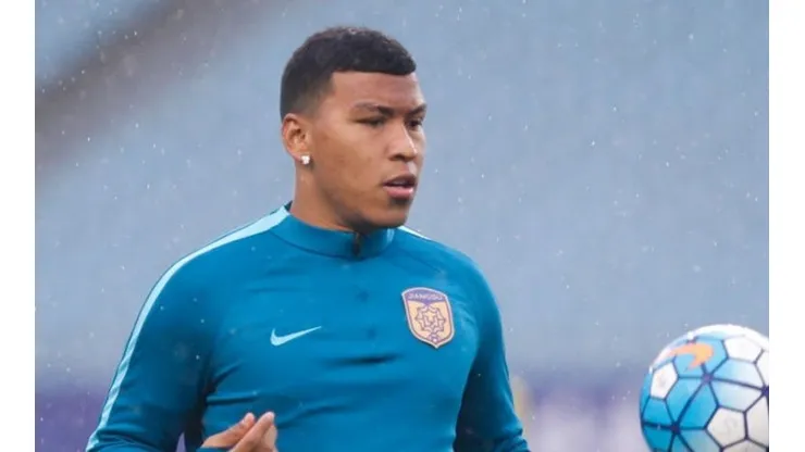 Hasta en el 'Chiringuito de Jugones' confirmaron el interés del cuadro español por el colombiano (FOTO: Getty)