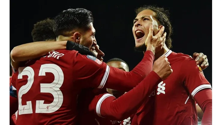 AQUÍ Y AHORA. Van Dijk ya se metió en el corazón de los fanáticos del Liverpool.