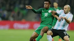 Mascherano en un duelo ante Nigeria.