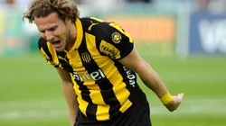 Diego Forlán con la camiseta de Peñarol.