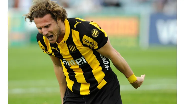 Diego Forlán con la camiseta de Peñarol.