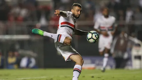¿NO LO COMPRARÍA AL OSO? Angelici no gastaría tanto dinero por Pratto.