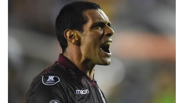 José Sand con la camiseta de Lanús.