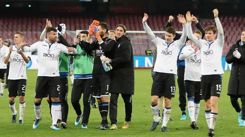 FESTEJO VISITANTE. El Atalanta celebra en el San Paolo después de la clasificación a semis (Foto: Getty).