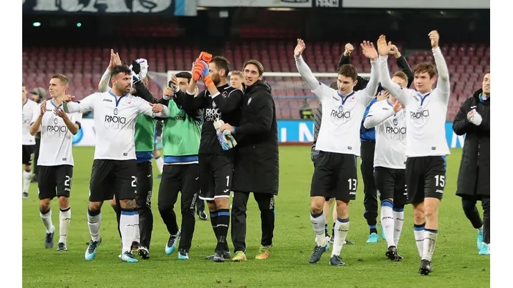 FESTEJO VISITANTE. El Atalanta celebra en el San Paolo después de la clasificación a semis (Foto: Getty).