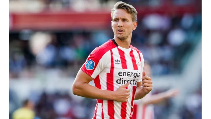 BATACAZO EUROPEO. Aunque todavía está lejos, De Jong merodea la órbita del América.
