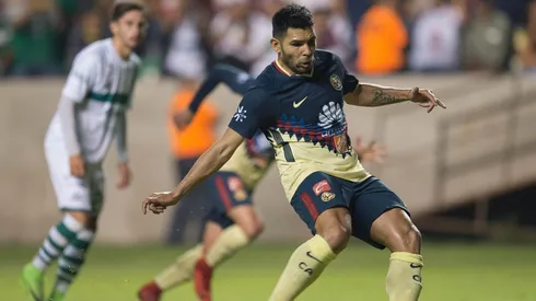 Silvio Romero con la piel de Águila.