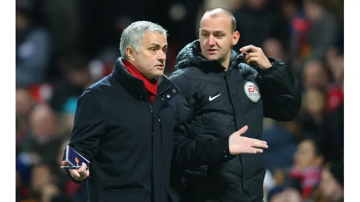 José Mourinho, quejándose en pleno partido.