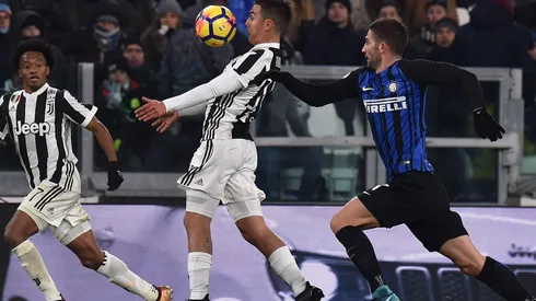 Paulo Dybala enfrentando al Inter.