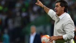 El uruguayo estaría molesto por la falta de compromiso por parte de los directivos del club escarlata (FOTO: Getty)