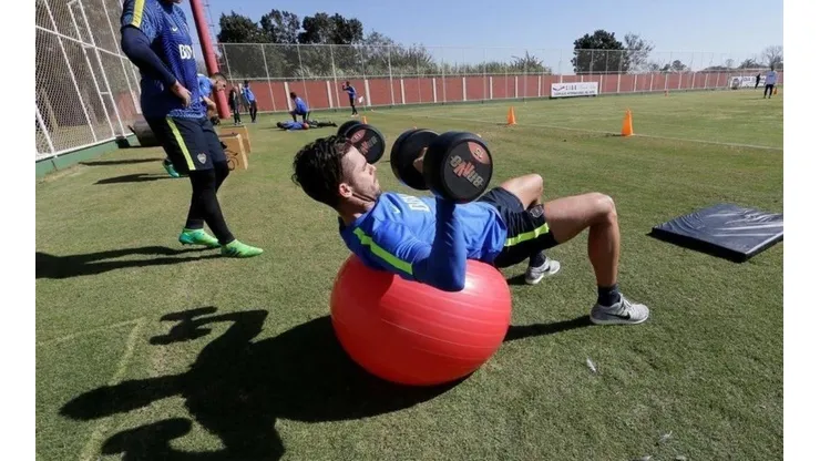 Fernando Gago trabaja a destejo.