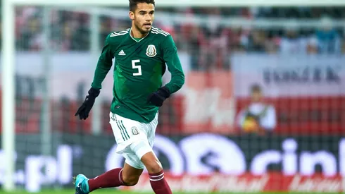 EL REY DE REYES. El defensor, en pleno partido con la Selección mexicana.