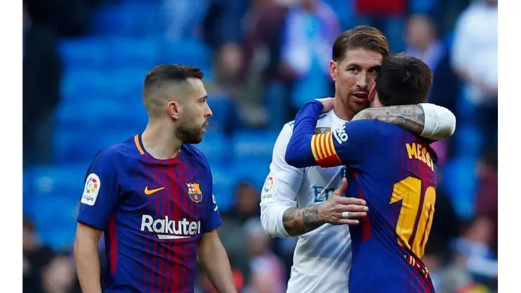 Sergio Ramos se abraza con Messi