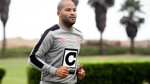 El defensor peruano es titular indiscutido en la Bicolor.