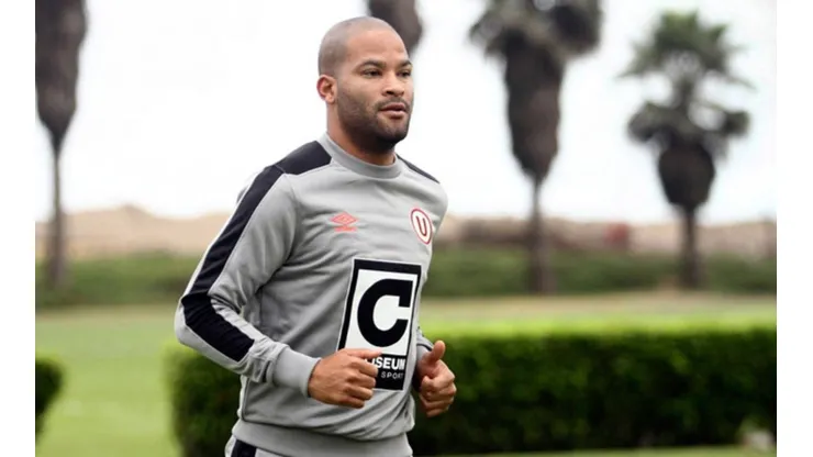 El defensor peruano es titular indiscutido en la Bicolor.