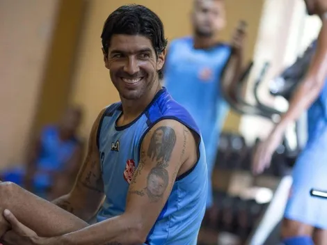 Abreu: "Si hubiera jugado al lado de Messi llevaría 800 goles"