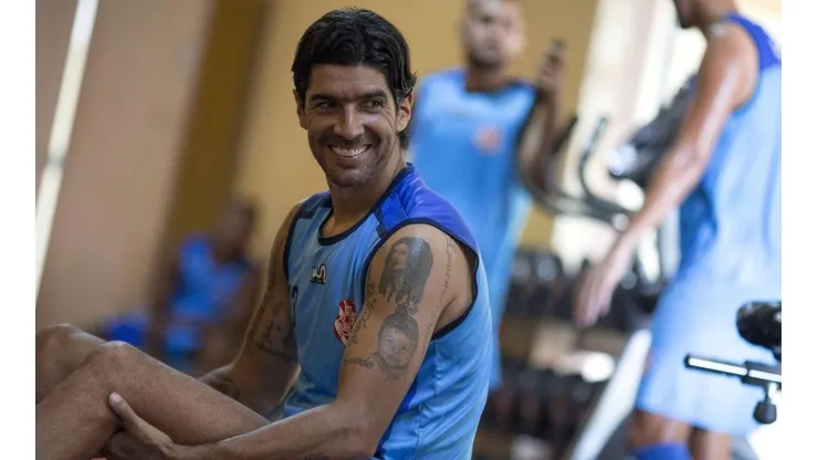 SONRISA DE LOCO. Abreu no para de sorprender al mundo con una carrera insólita en la historia del fútbol mundial.
