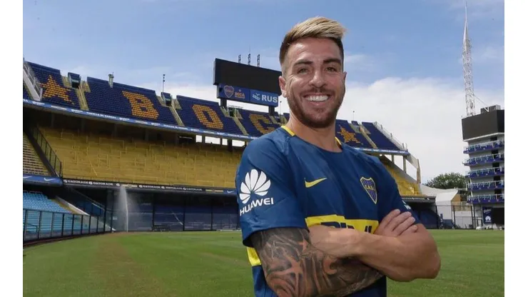 Buffarini con la Bombonera de fondo.