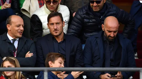 Francesco Totti, mirando un partido desde el palco.