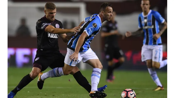 EL DUEÑO DEL BALÓN. Arthur brilló en la final contra Lanús, donde Gremio levantó la Copa Libertadores (Foto: Getty).