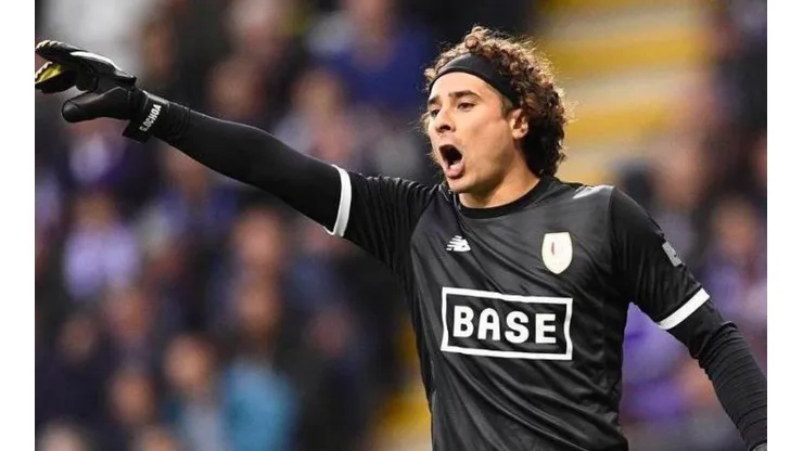 OTRA VEZ SIN VALLA INVICTA. Ochoa no pudo hacer nada para evitar la caída de su equipo.