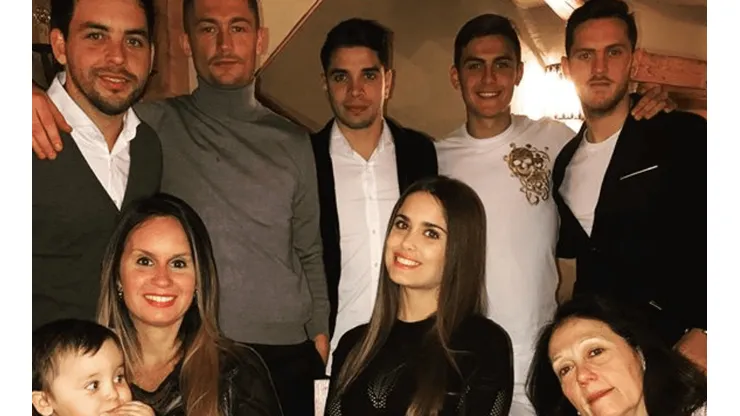 ¡Que viva el amor! Dybala volvió con su novia de toda la vida