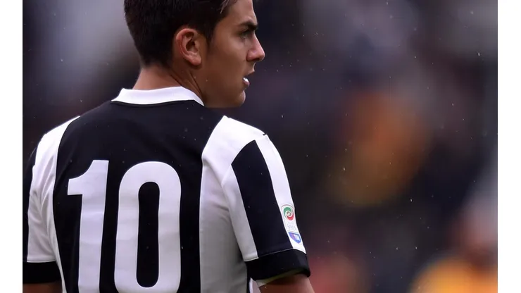 Paulo Dybala con la 10 de Juventus.