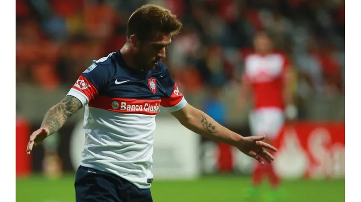 Julio Buffarini defendiendo los colores de San Lorenzo.